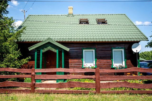 Dom Gaja od frontu latem – dom wakacyjny Gaja, Puszcza Białowieska